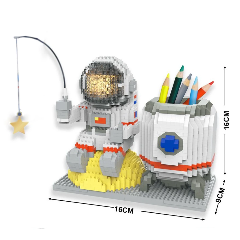 astronaut-pen-holder